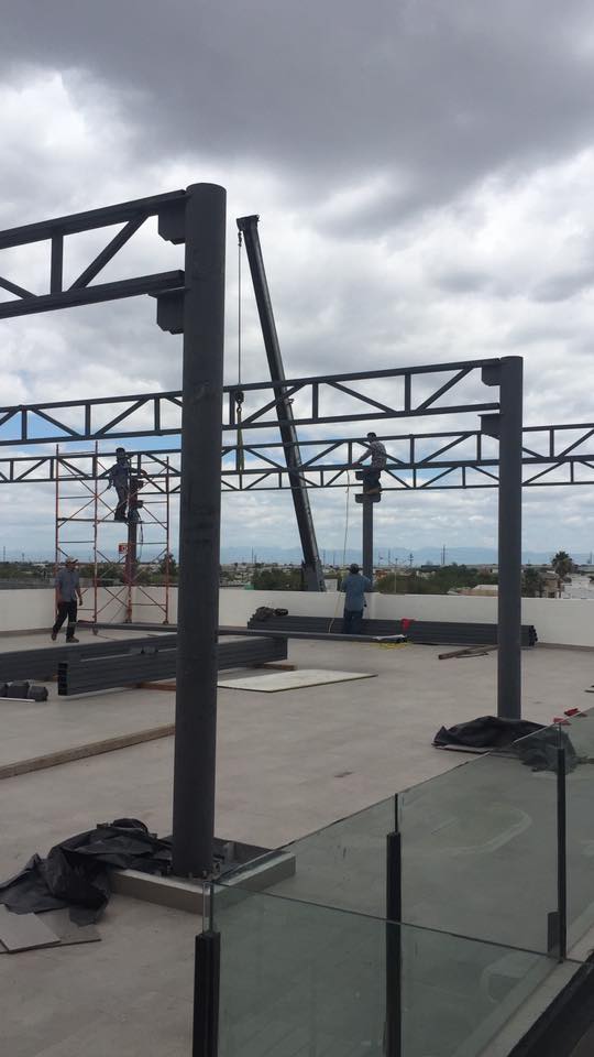 Adaptación y armado de estructura metálica en terraza para ampliación de cubierta.