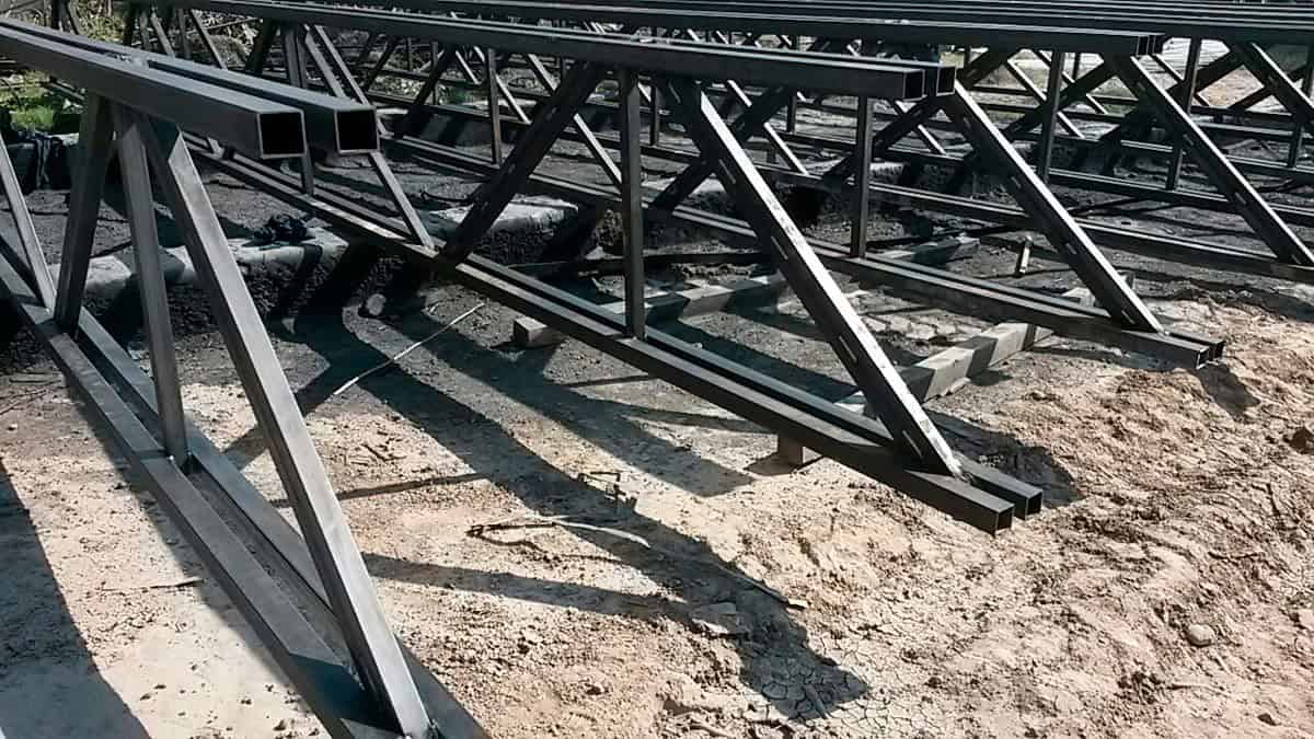 Fabricación de cerchas metálicas para plaza comercial.
