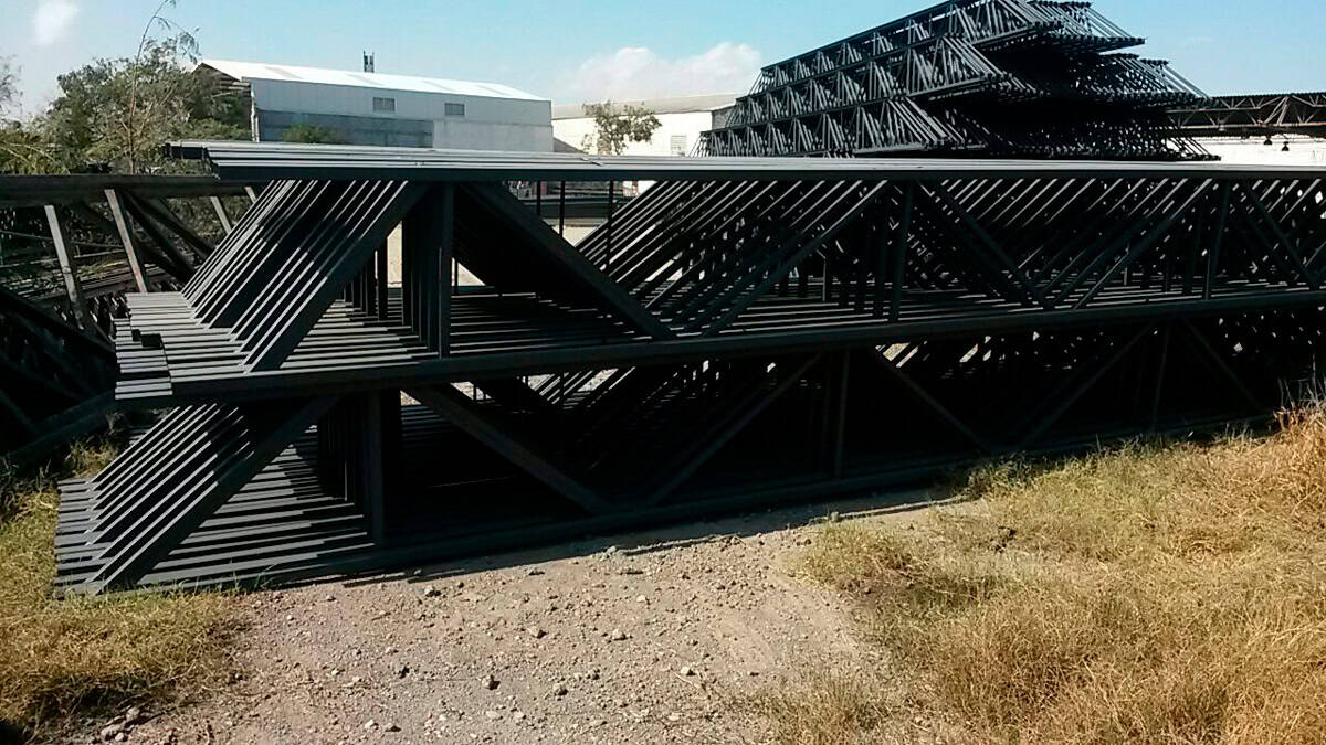 Diseño y fabricación de estructuras metálicas prefabricadas para proyecto Plaza Leones.